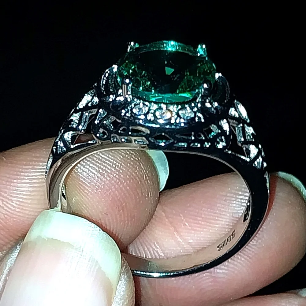 Classic 925 Green and Silver Ring with Intricate Metalwork Sz 10